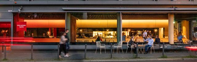 CAMARERO/A DE SALA (HOST/HOSTESS)