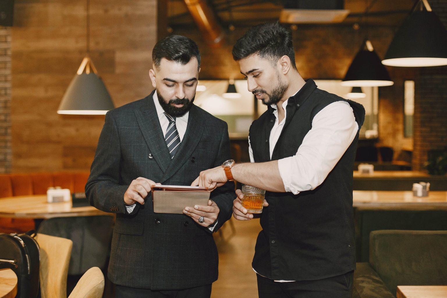 El trabajo de Maitre, una labor fundamental en el restaurante - Hosteleo
