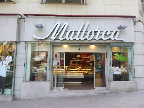 Pastelería Mallorca busca camareros, dependientes y obradores para sus tiendas de Madrid