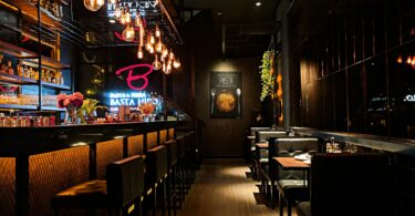 RESTAURANTES LLENOS Y CUENTAS VACÍAS: LA PARADOJA DE LA HOSTELERÍA ESPAÑOLA