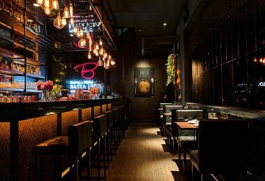RESTAURANTES LLENOS Y CUENTAS VACÍAS: LA PARADOJA DE LA HOSTELERÍA ESPAÑOLA